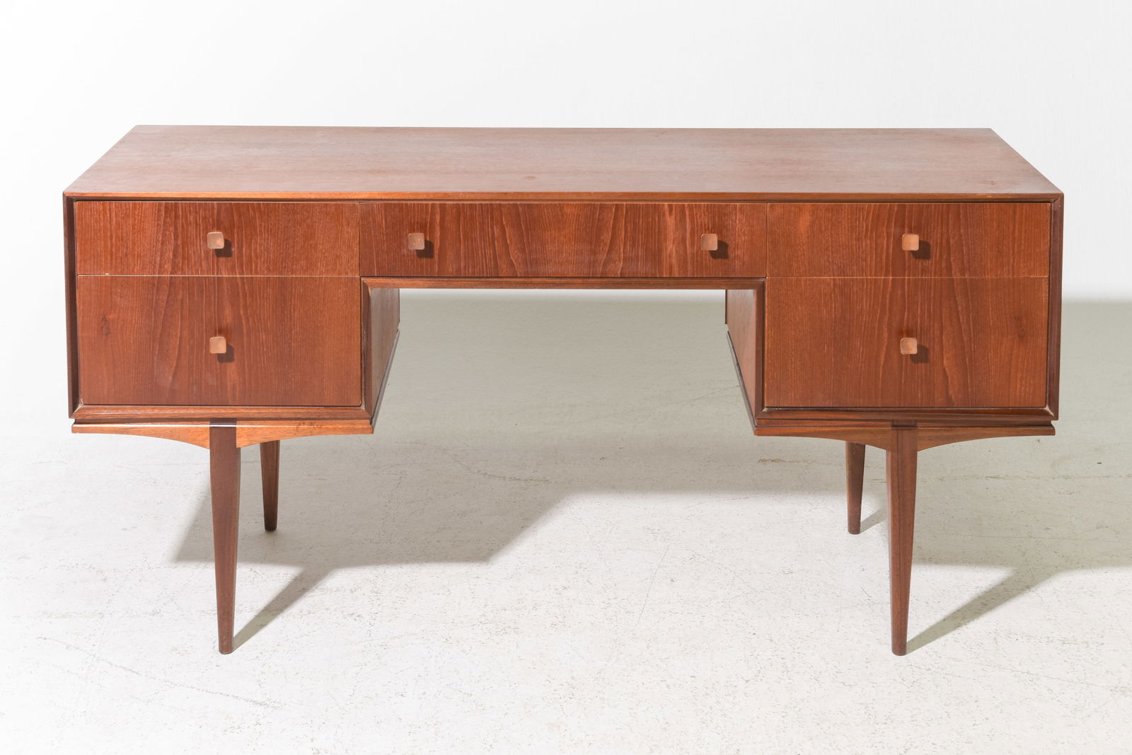 Mid Century Modern Dresser / Console (1 of 4)