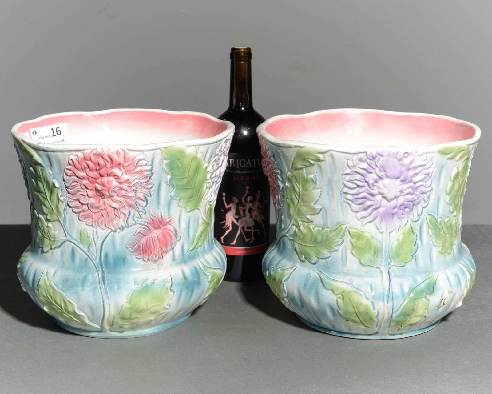 French Pair of Floral Motif Jardinieres / Planters: French Pair of Floral Motif Jardinieres / Planters - 9 in tall x 10.5 inch diameter each