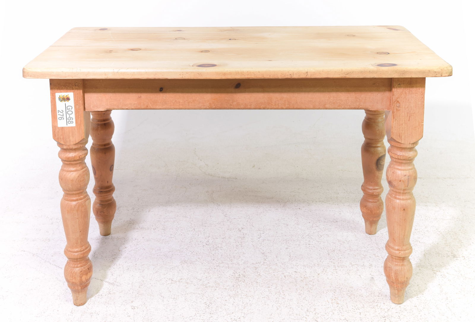 British Pine Turned Leg Table (1 of 3)