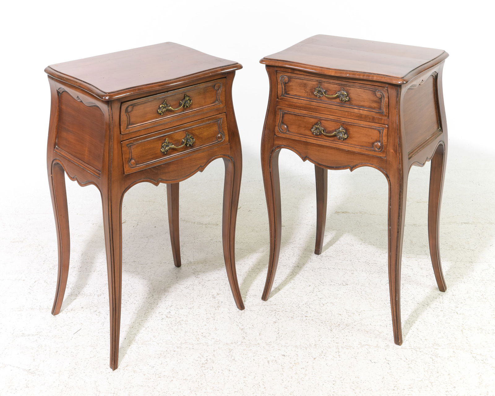 Louis XV Style Pair of Chests / Nightstands (1 of 4)