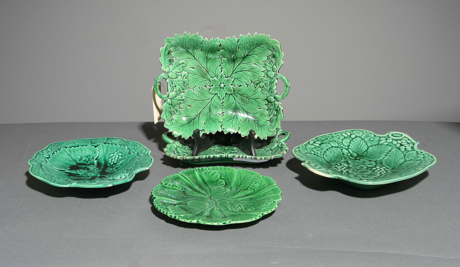 5pcs Assorted Green Majolica Plates, Etc. (1 of 6)