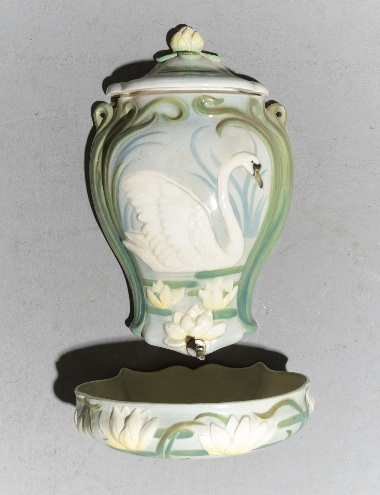 Porcelain Swan Water Font / Lavabo (1 of 3)