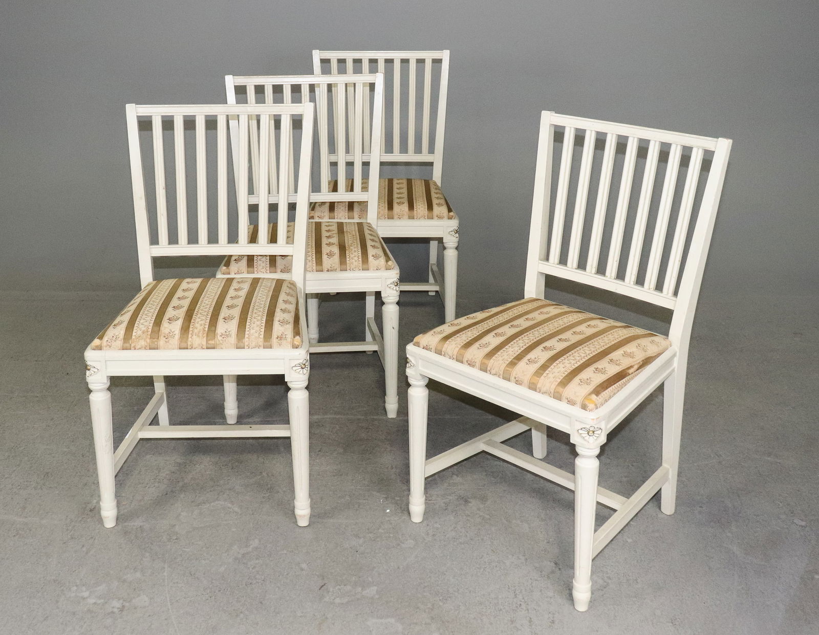 Set Of 4 Painted Swedish Dining Chairs: Set Of 4 Painted Swedish Dining Chairs - 34 in tall x 17 x 18.5, seat height is 17.5 in