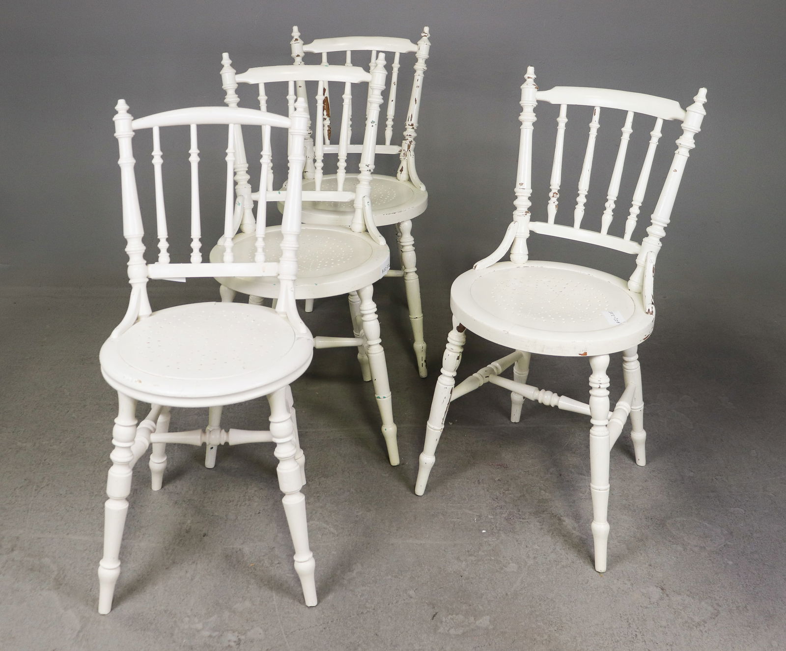 Set Of 4 Swedish Painted Dining Chairs: Set Of 4 Swedish Painted Dining Chairs - 35 in tall x 16.5 x 19.5, seta height is 18.5 in