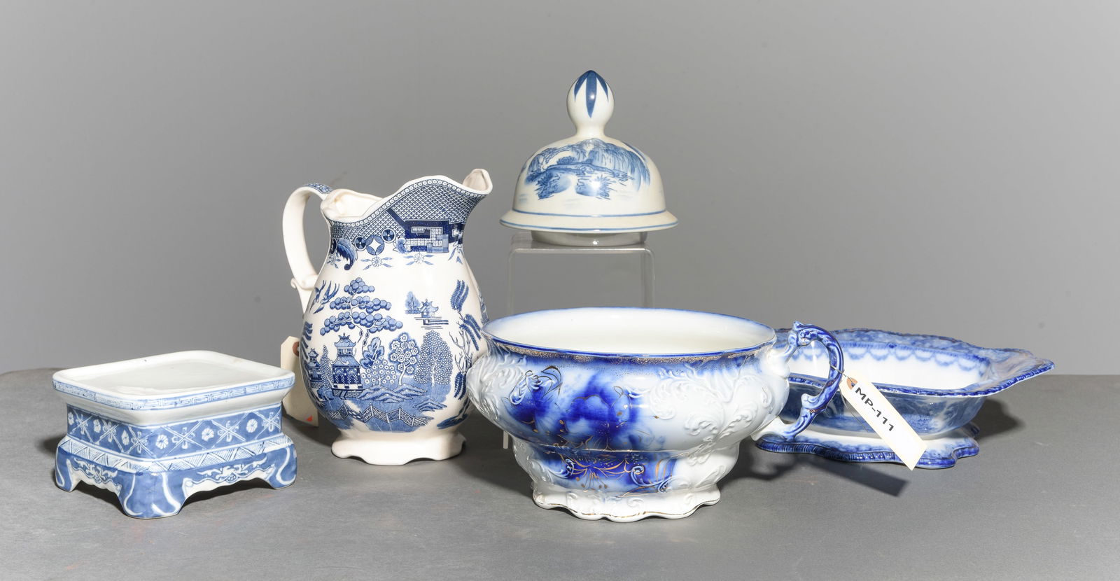 5Pcs Assorted Blue & White Pitcher, Bowl, ETC.: 5Pcs Assorted Blue & White Pitcher, Bowl, ETC. - pitcher is 9.5 in tall x 6 x 8.5