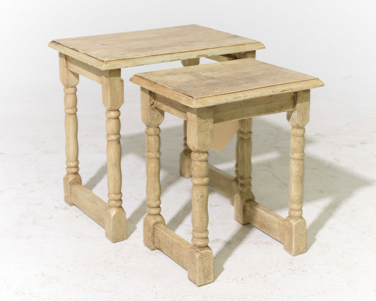 Oak Nest of 2 Tables with Turned Legs (1 of 3)