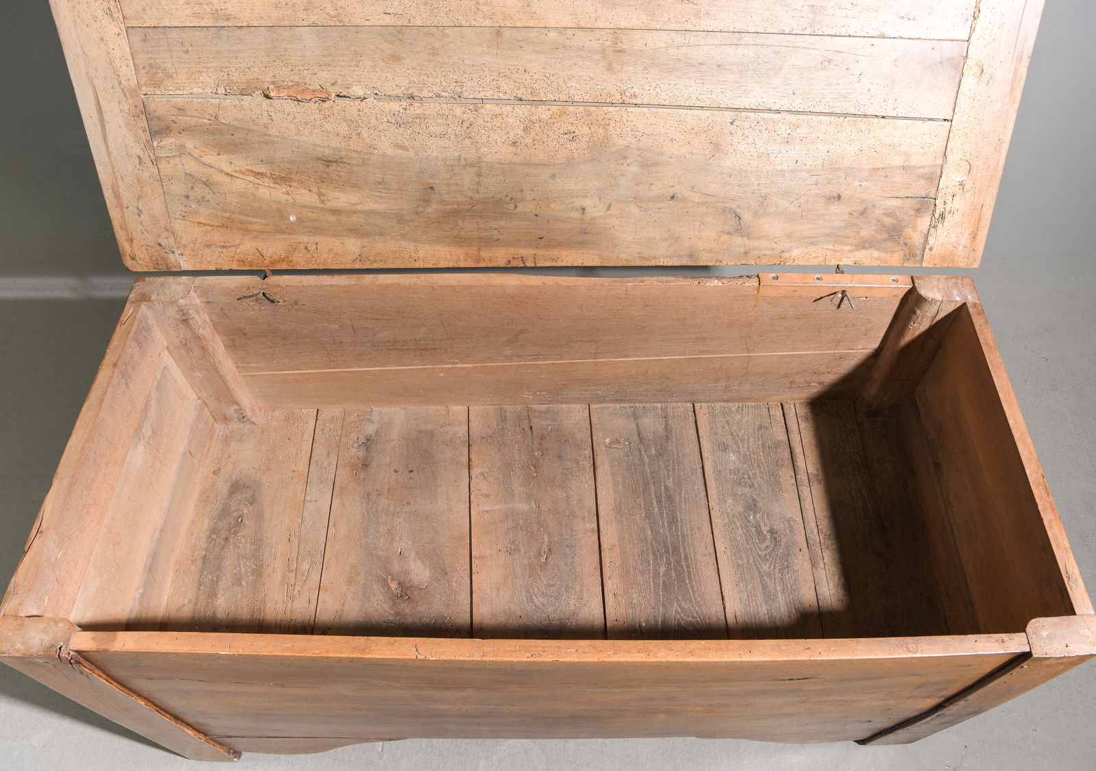 French Large Rustic Trunk / Blanket Box - 4