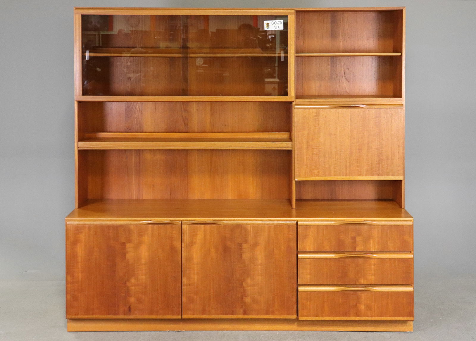 Mid Century Wall Unit / Cocktail Cabinet - McIntosh (1 of 9)