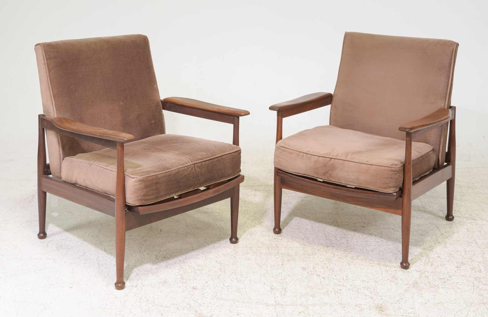 2 Mid Century Modern Guy Rogers Lounge Chairs (1 of 4)