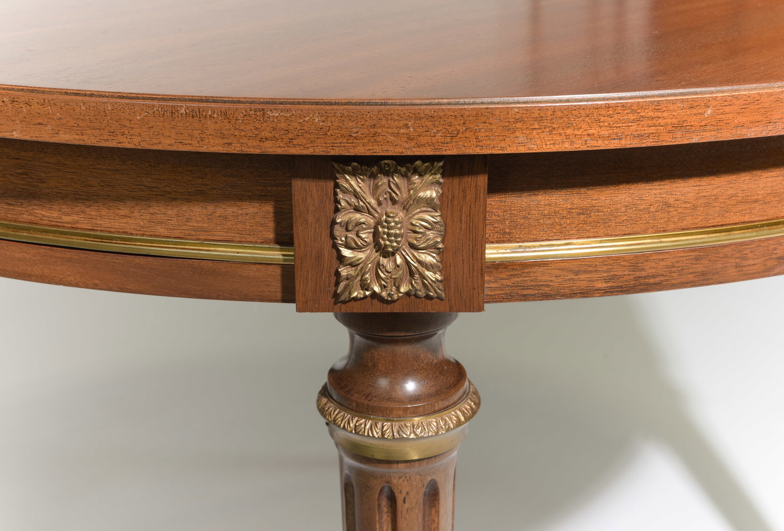 Louis XVI Style Round Table with 2 Insertable Leaves - 3