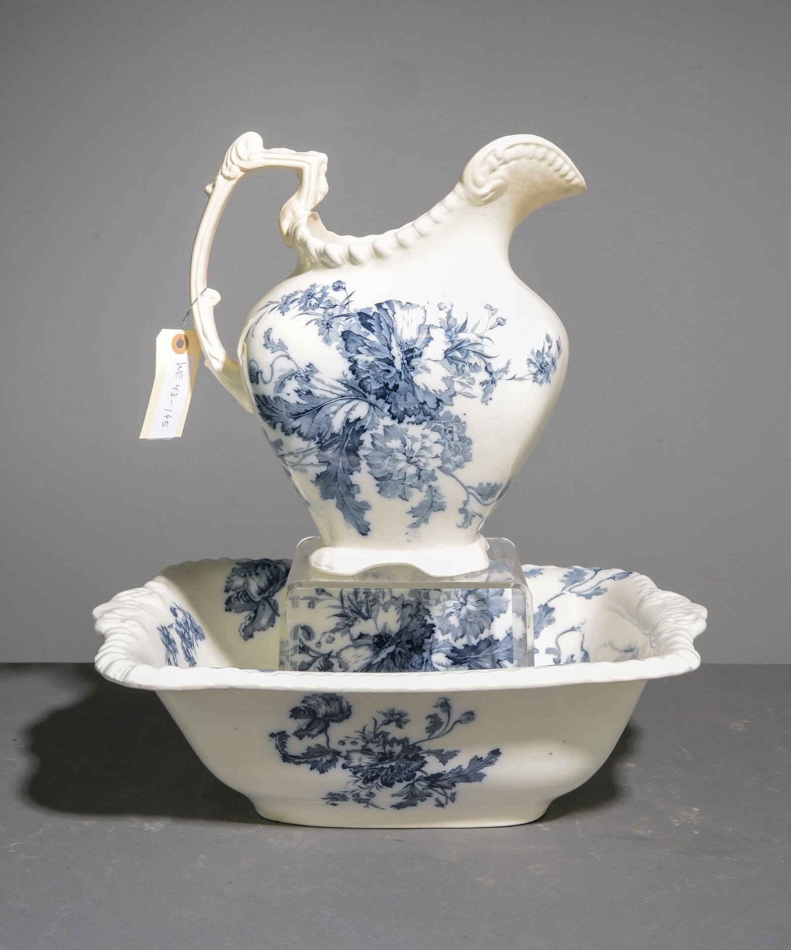 English Middleport Pottery Wash Bowl & Pitcher: English Middleport Pottery Wash Bowl & Pitcher - Bowl is 5.5 in tall x 17.5 x 14 and the pitcher is 12 in tall x 11 x 8