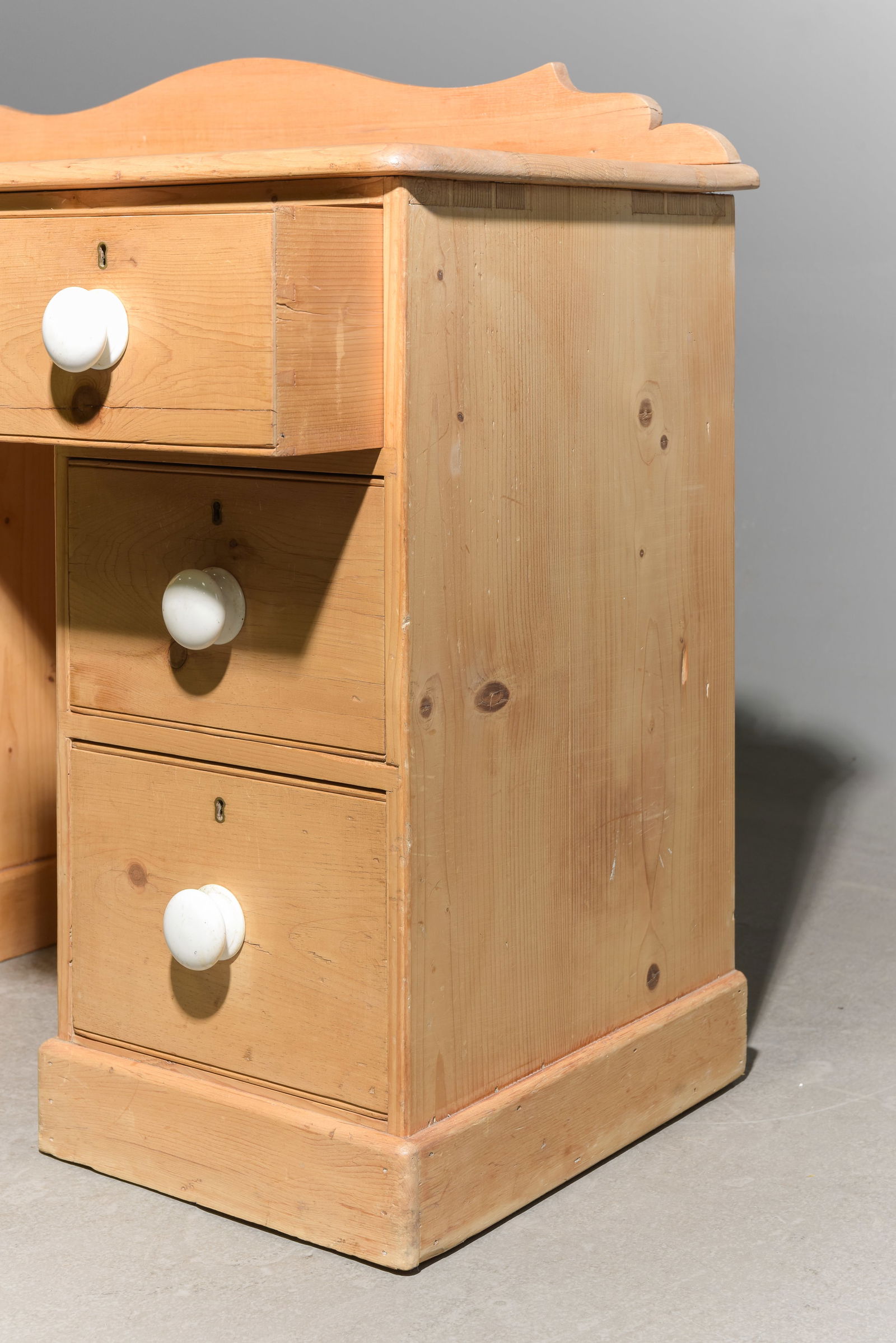 British Pine Six Drawer Desk c.1930's - 3