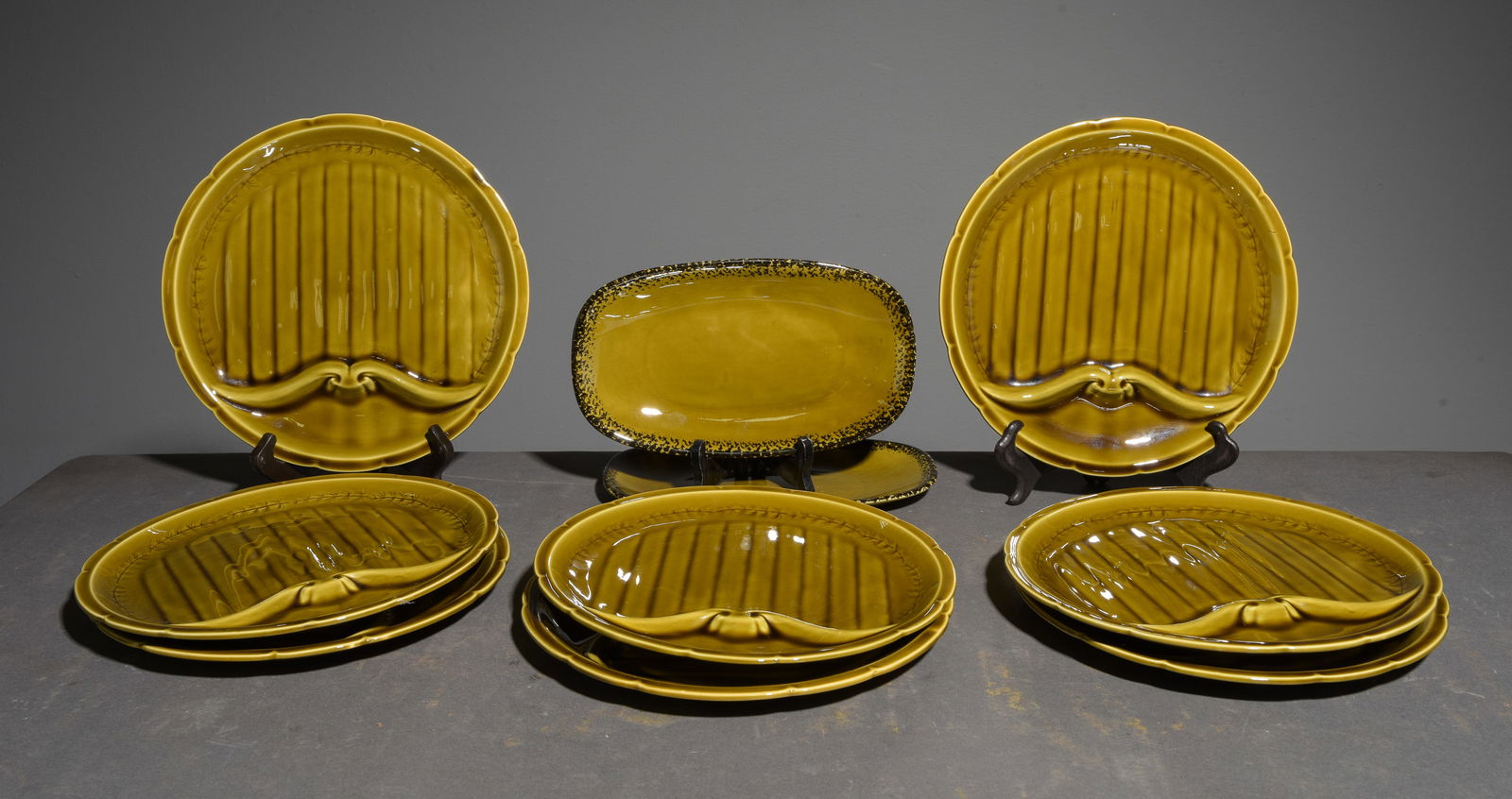 10pc - Gein French Asparagus Plates & 2 Others: 10pc - Gein French Asparagus Plates & 2 Others - Plates are 1 in tall x 11 inch diameter