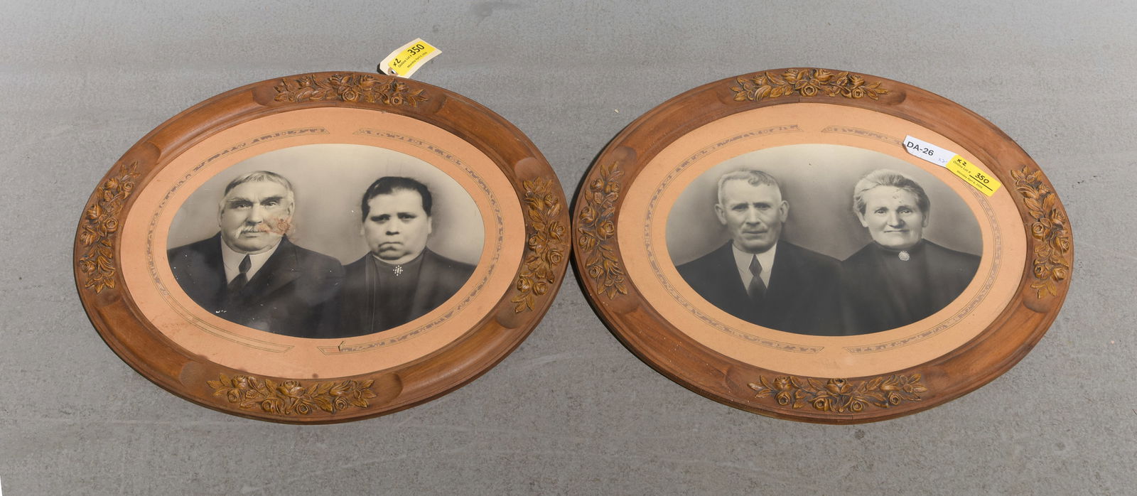 2 Oval Carved Framed Portraits: 2 Oval Carved Framed Portraits - 19.5 in tall x 23.5 x 1