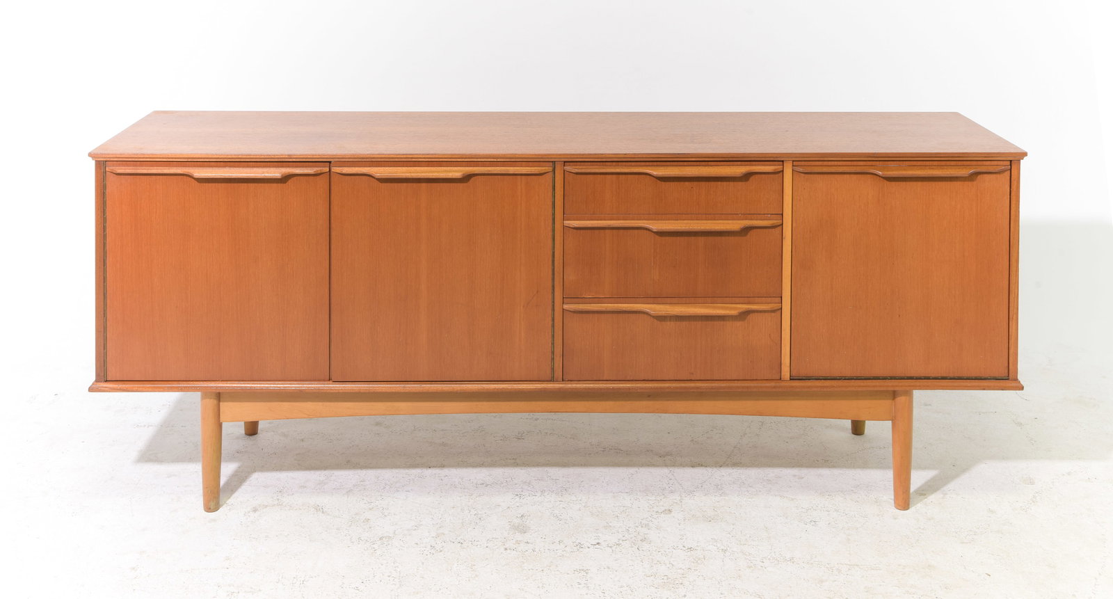 Mid Century Modern Credenza / Sideboard (1 of 8)