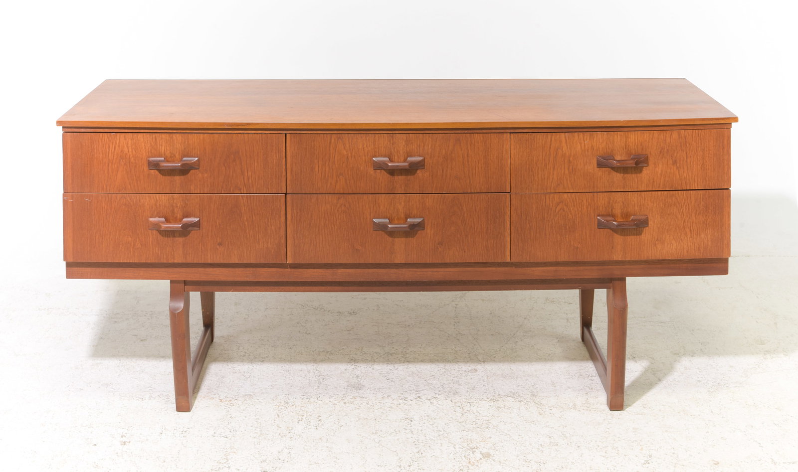 Mid Century Modern 6 Drawer Dresser: Danish Modern Style Six Drawer Dresser / Chest - 27 in tall x 60 x 19