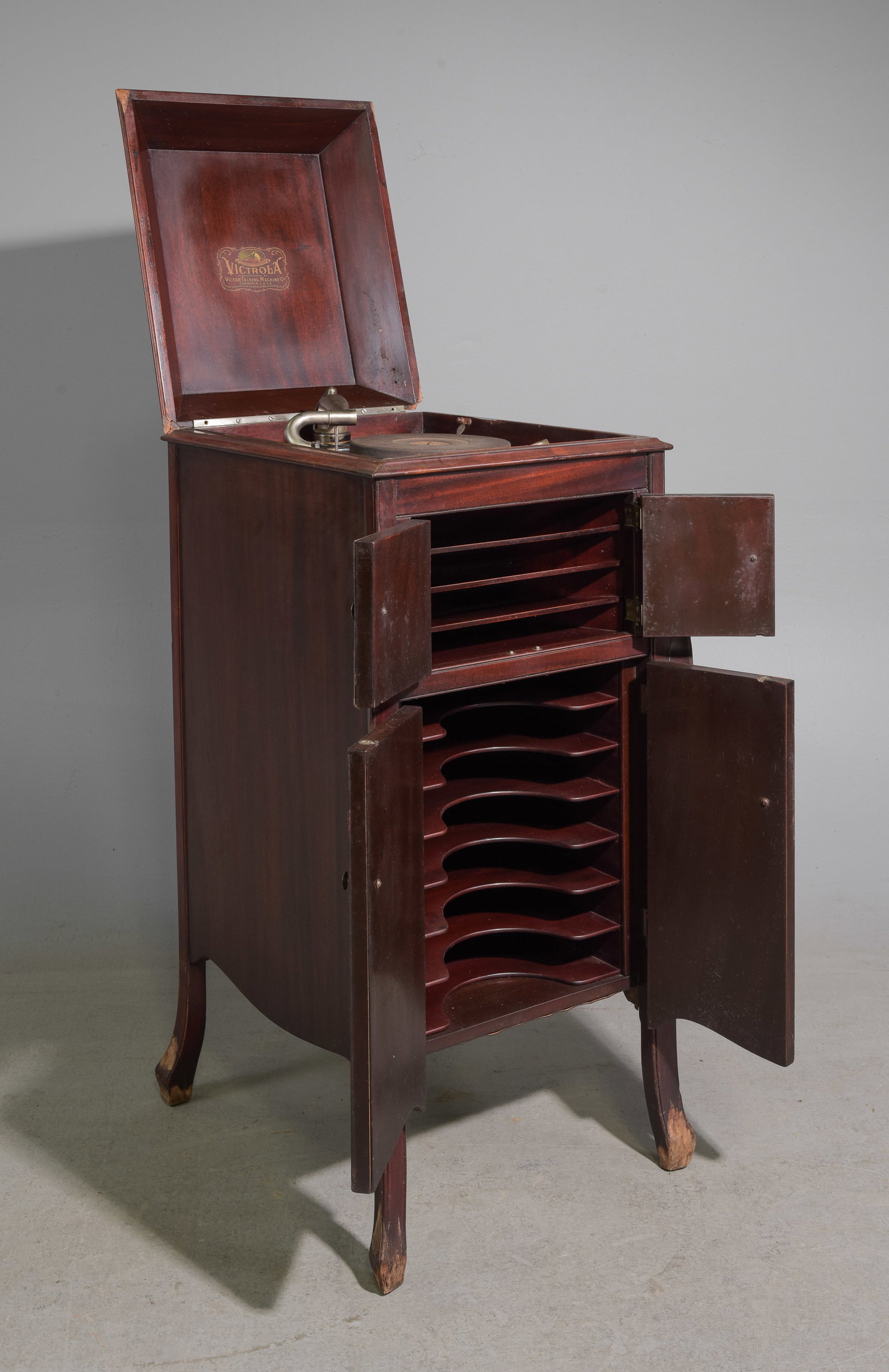 Victrola Mahogany Record Player (1 of 7)