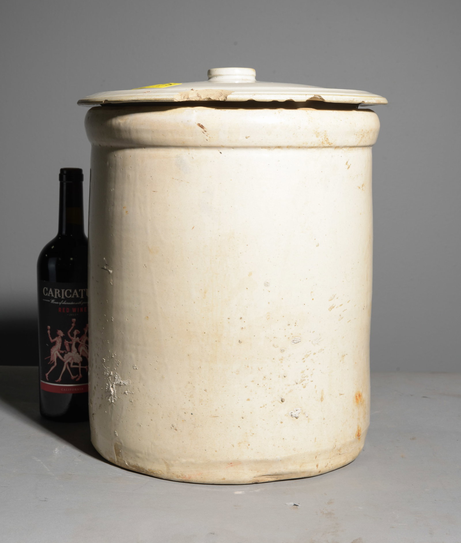Large Stoneware 6-Gallon American Crock with Lid: Large Stoneware 6-Gallon American Crock with Lid - 16 in tall x 14 in diameter