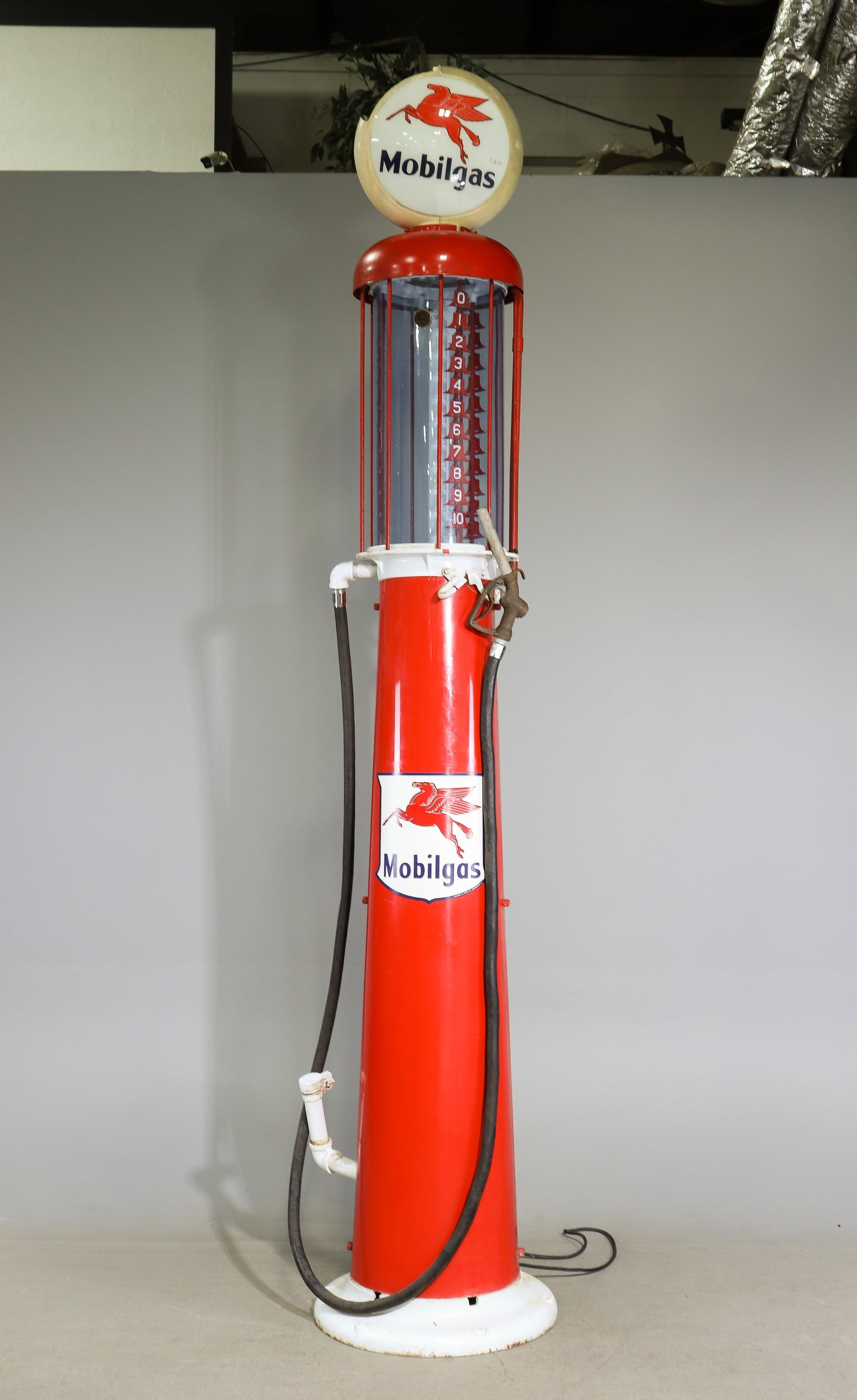 Wayne Co. 10-Gallon Vintage Mobilgas Gas Pump: Wayne Co. 10-Gallon Vintage Mobilgas Gas Pump - 119 in tall x 25 x 23