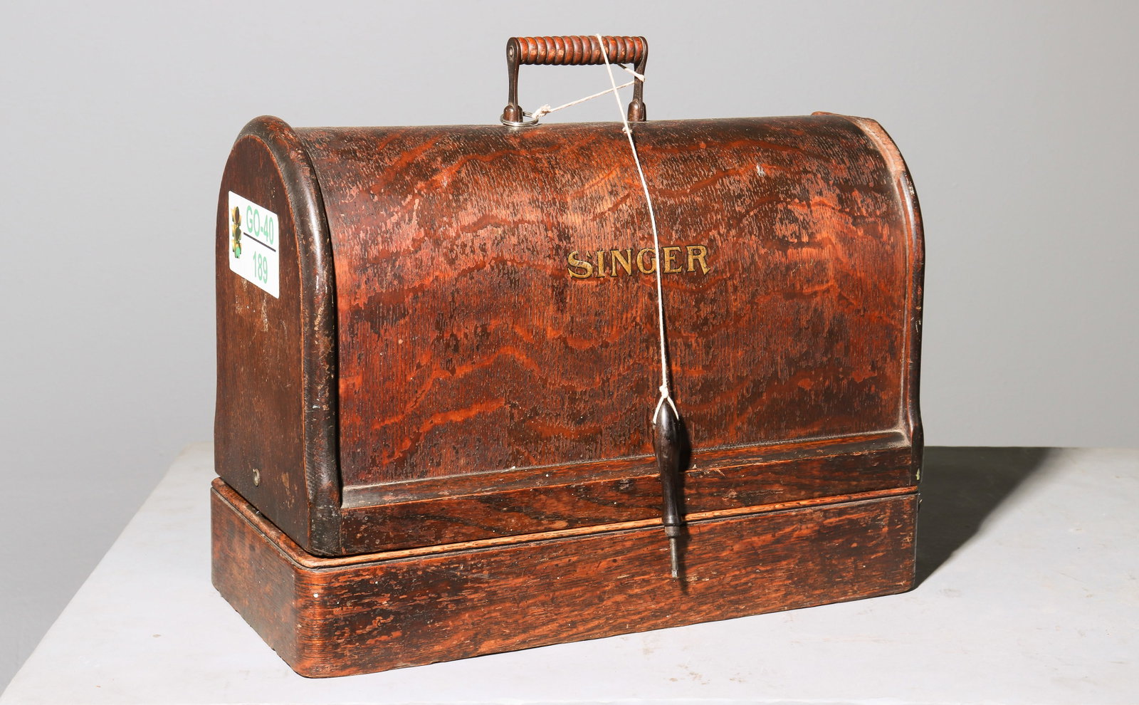 Singer Sewing Machine in Oak Case - 4