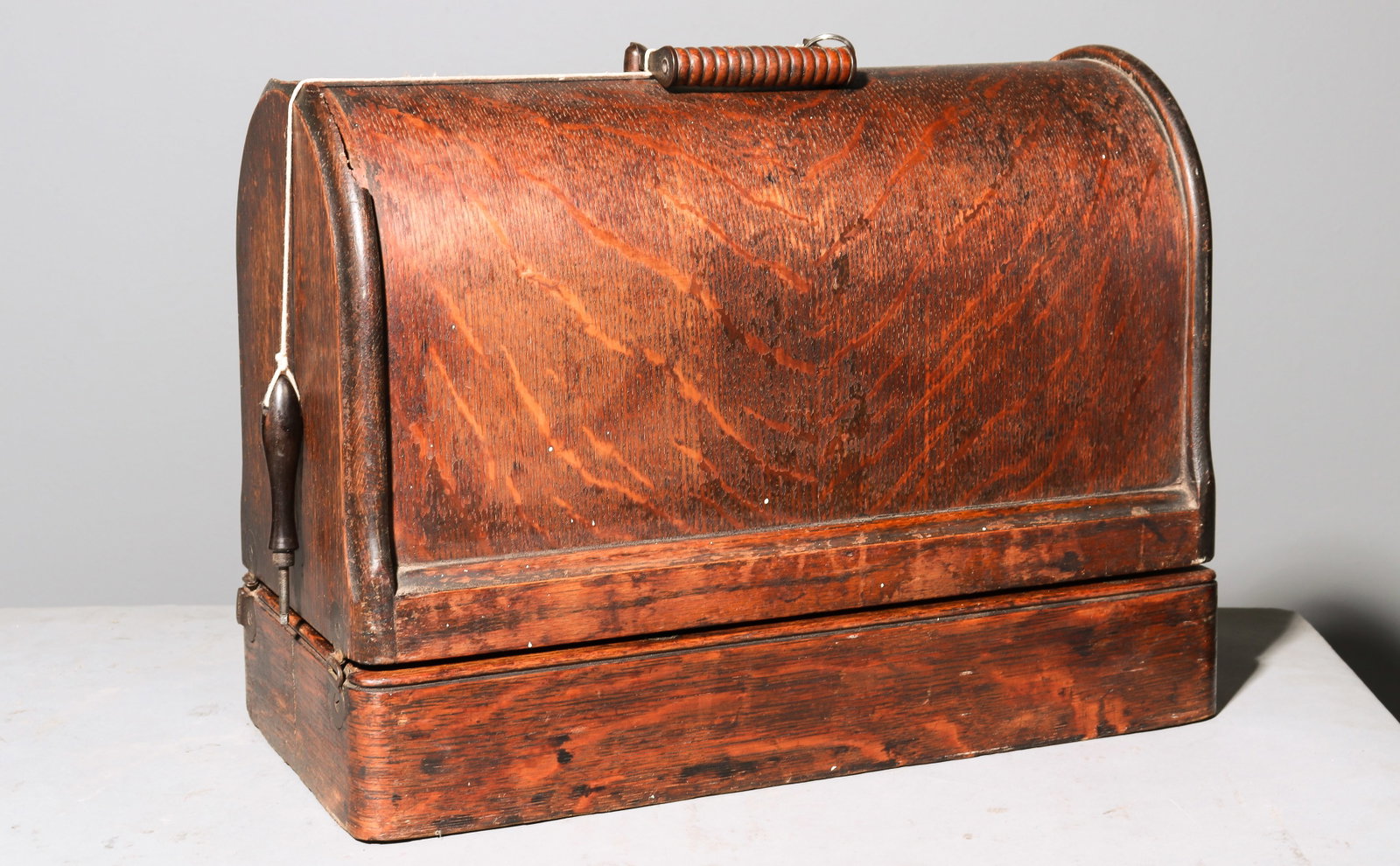 Singer Sewing Machine in Oak Case - 5