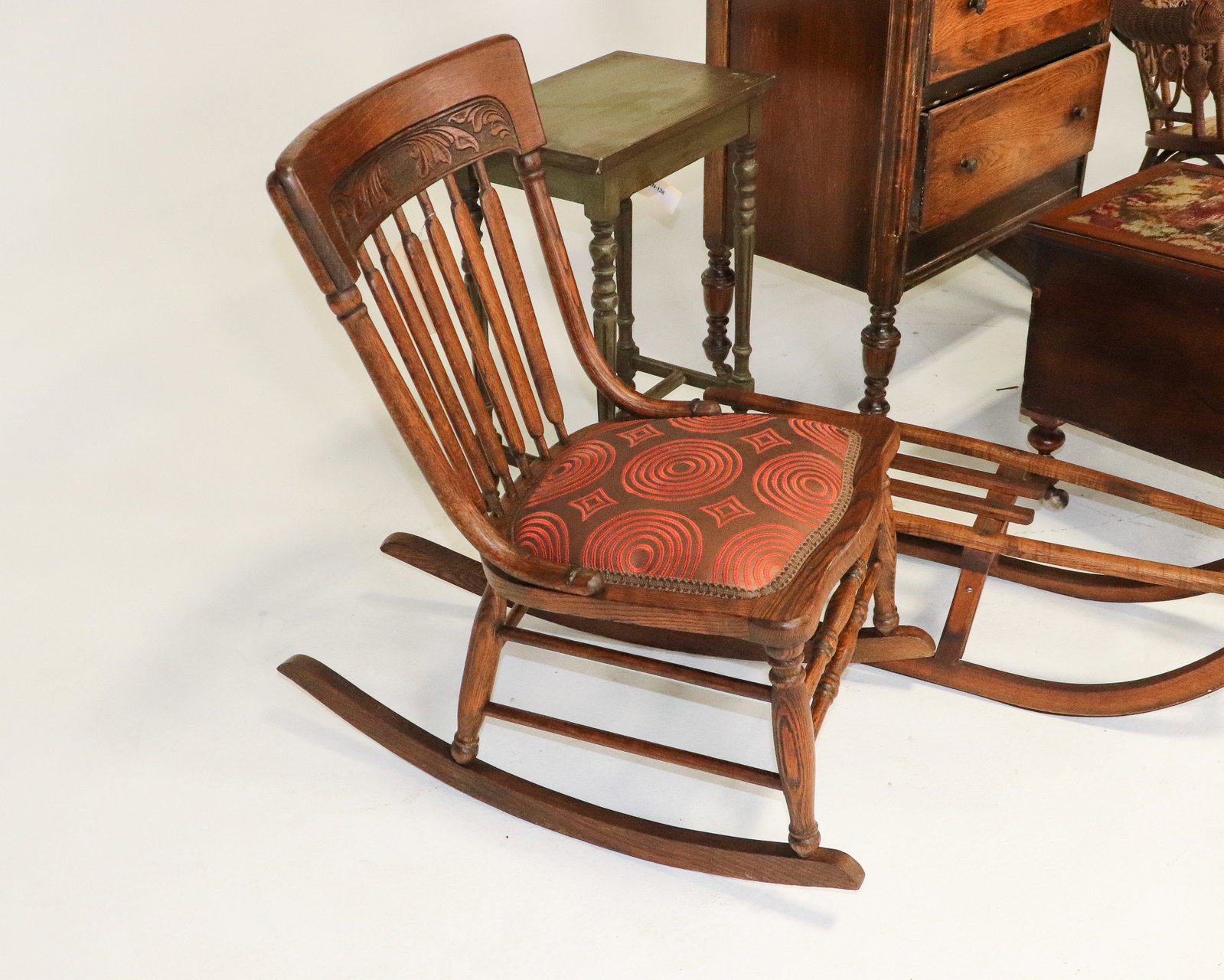 9pcs Rocking Chairs, Chest, Side Table, ETC. - 3