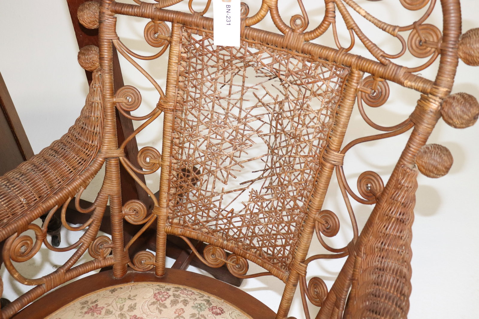 9pcs Rocking Chairs, Chest, Side Table, ETC. - 5