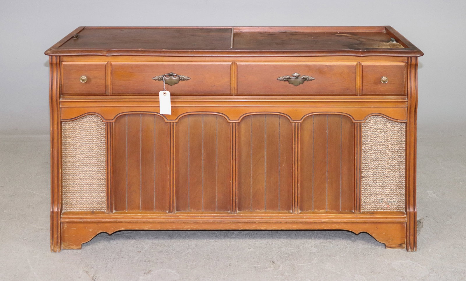 Vintage Magnavox Stereo Media Console (1 of 7)