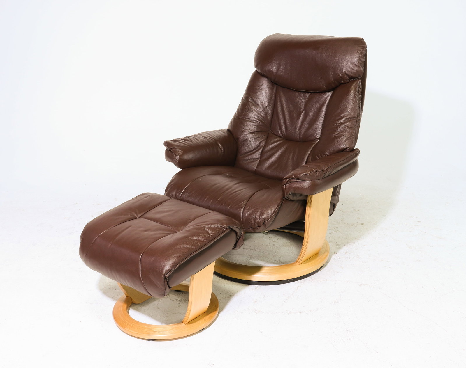 Mid Century Brown Leather Arm Chair & Ottoman - Ekornes: Danish Modern Style Brown Leather Stressless Arm Chair & Ottoman Ekornes - 40 in tall x 35 x 31 with a seat height of 15 inches, Stools is 16 in tall x 21 x 18