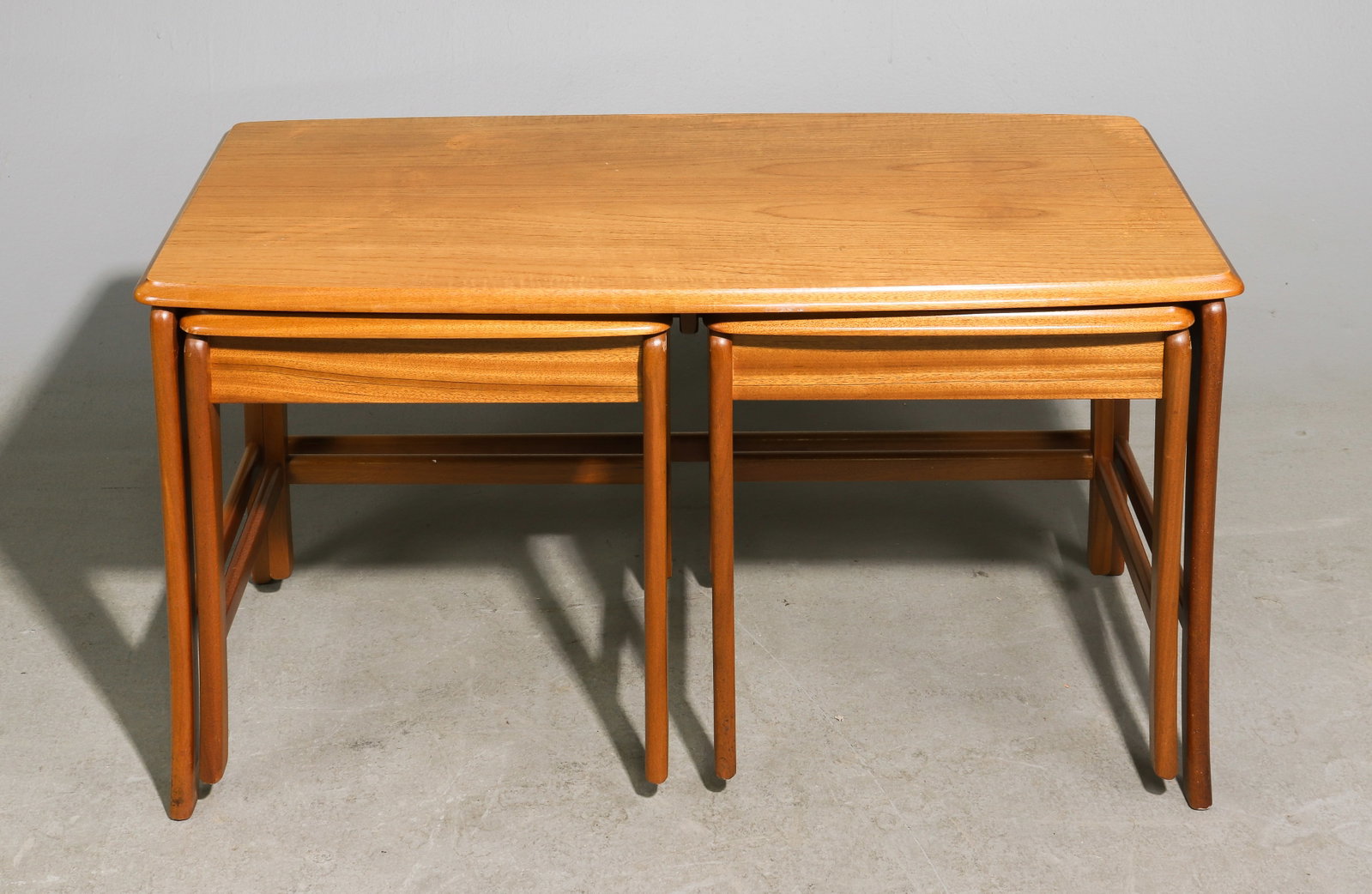 Mid Century Modern Nesting Coffee Table (1 of 4)