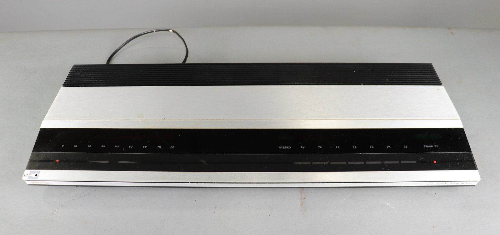 Bang & Olufsen Beomaster 3000: Danish Bang & Olufsen Beomaster 3000 Stereo - 2.5 in tall x 24.25 x 9.75
