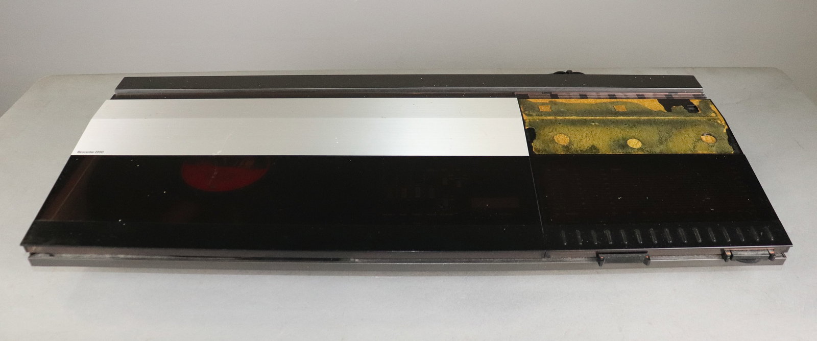 Bang & Olufsen Beocenter Stereo 2200: Danish Bang & Olufsen Beocenter Stereo 2200 Stereo - 3.75 in tall x 29 x 13
