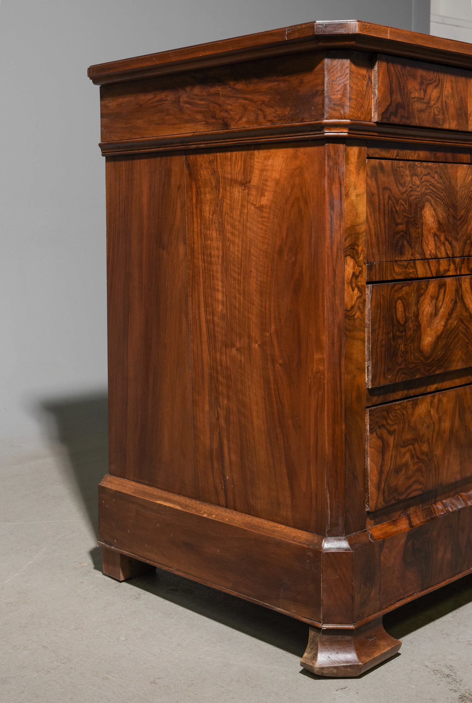 French Figured Walnut Four Drawer Chest - 4