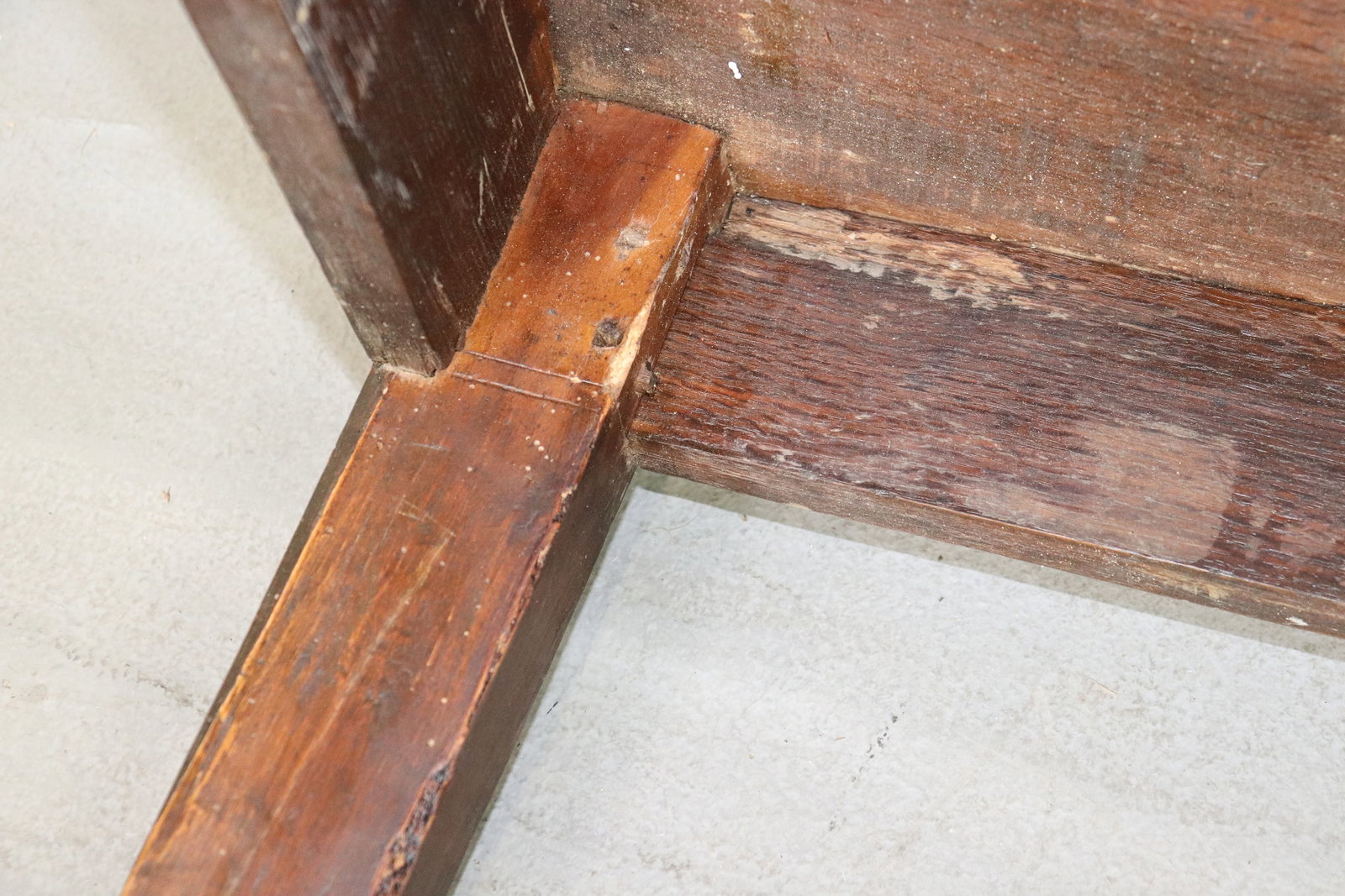 Rustic Oak Farmhouse Style Coffee Table - 4