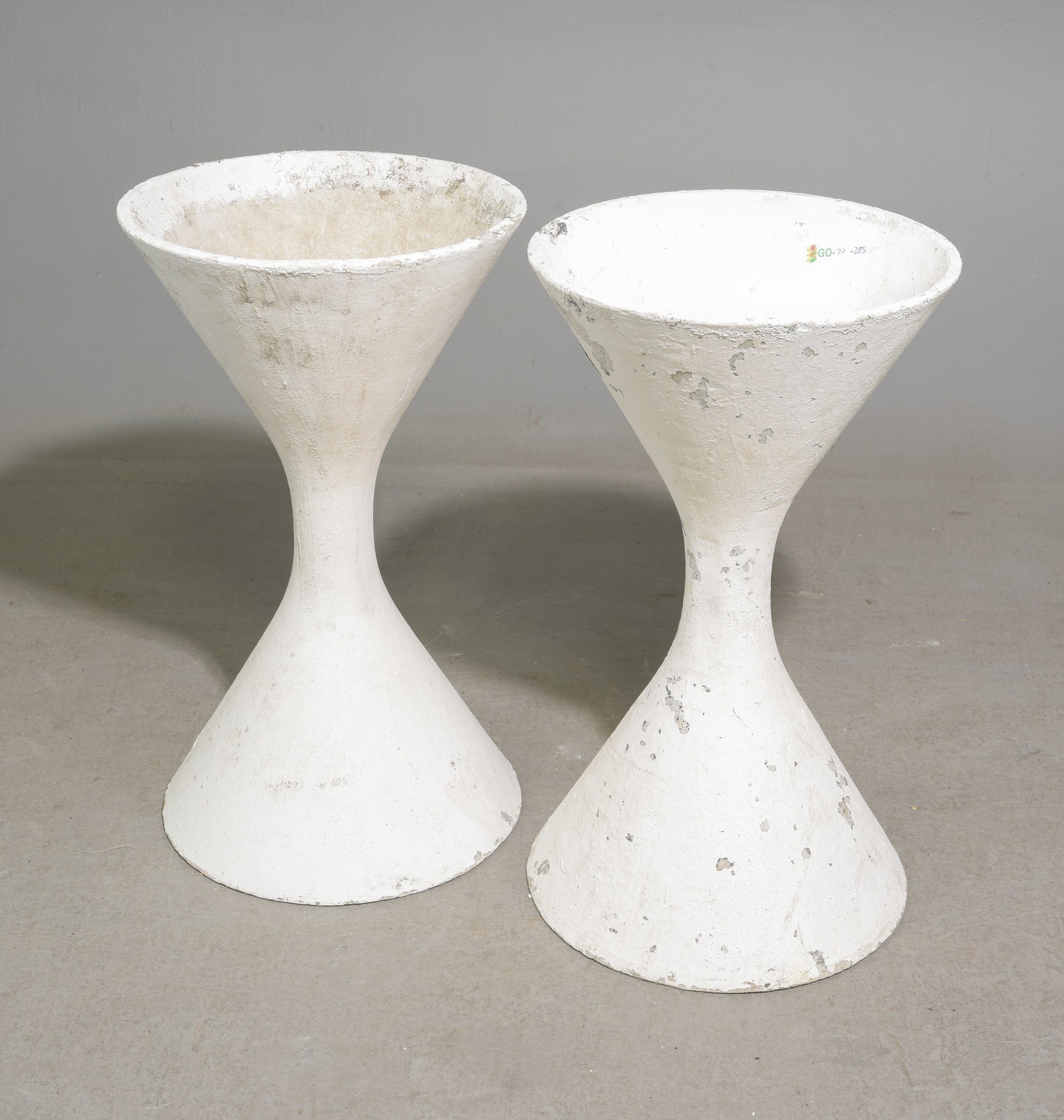 Willy Guhl (1915-2004) - 2 Painted Diabolo Planters (1 of 7)