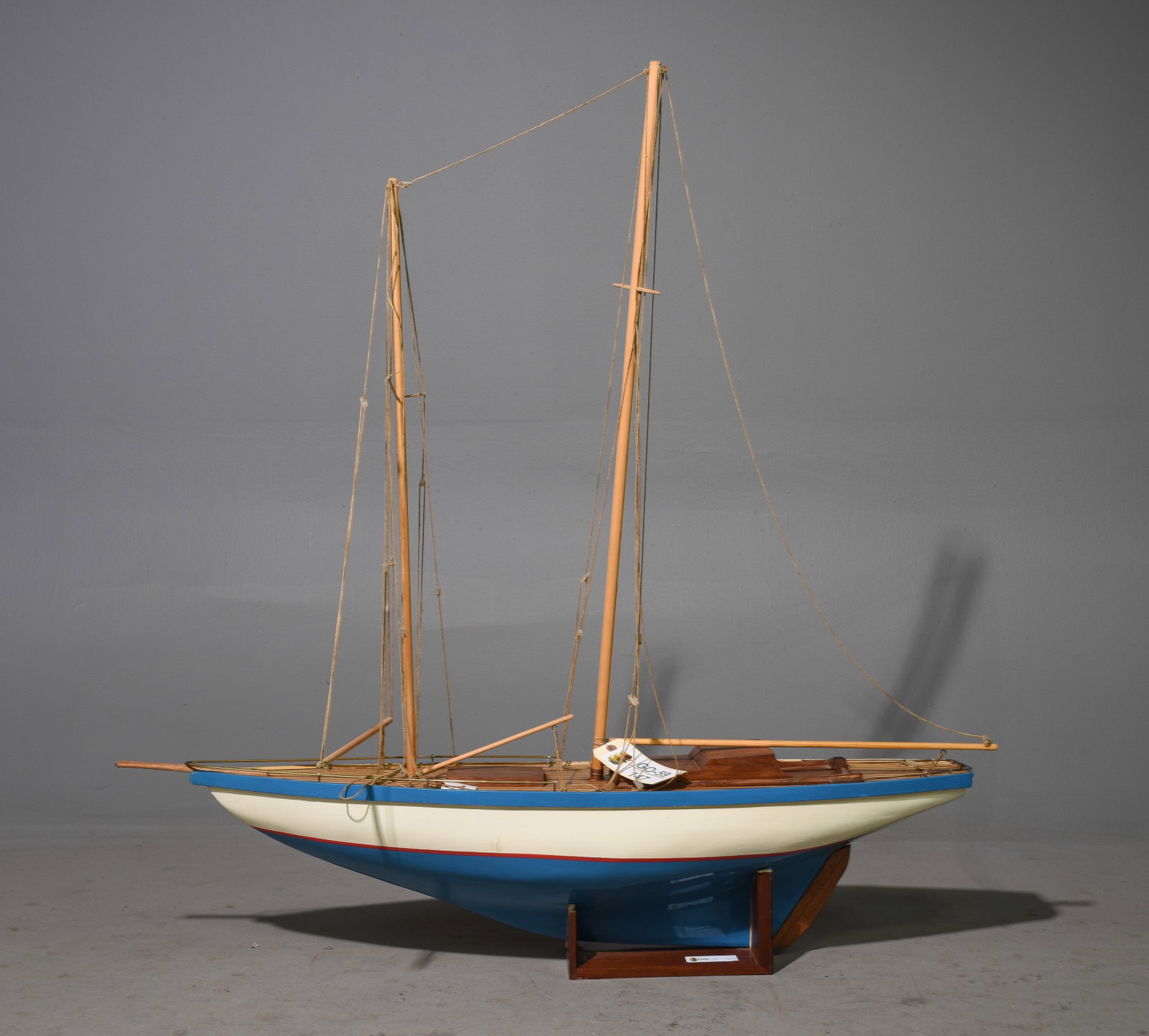 Vintage English Model Pond Yacht / Sail Boat (1 of 4)