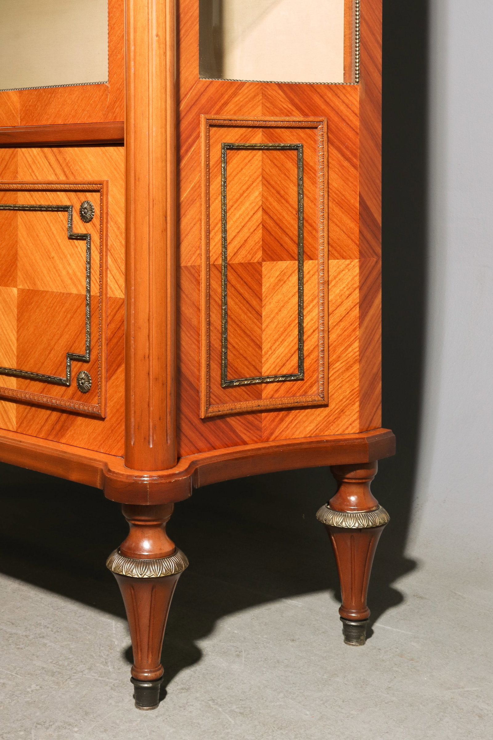 Louis XVI Style Walnut Marble Top Showcase - 4