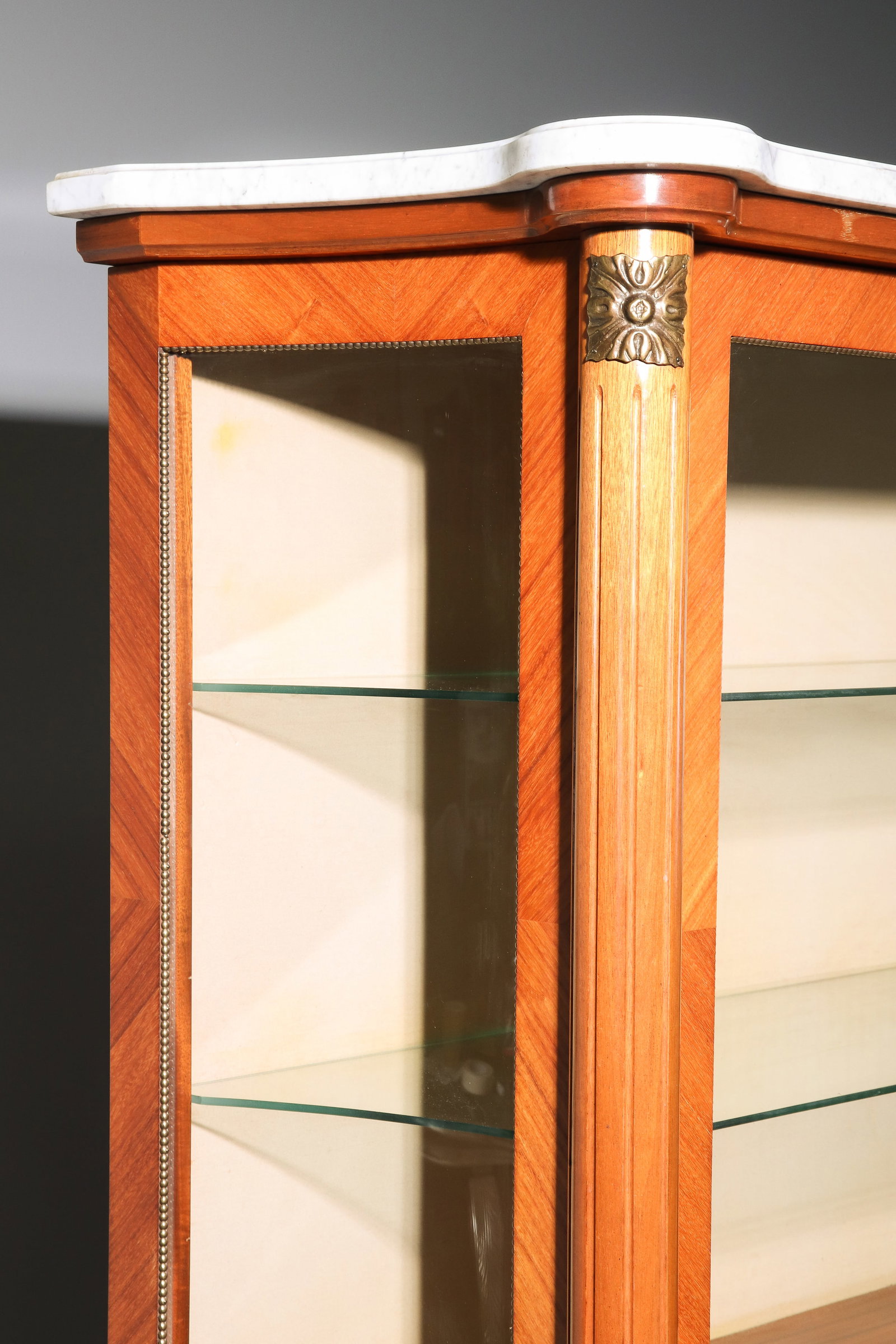 Louis XVI Style Walnut Marble Top Showcase - 5