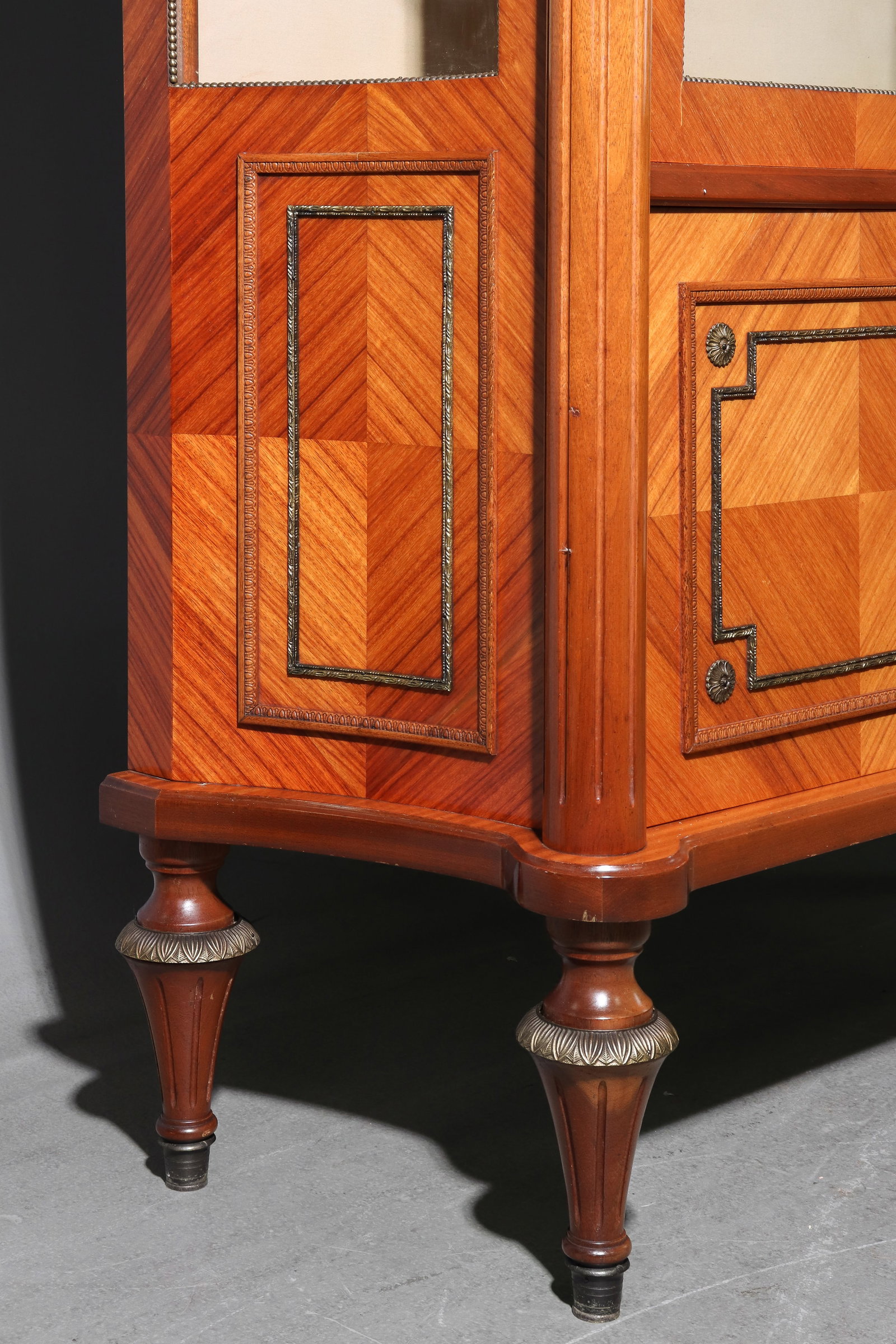 Louis XVI Style Walnut Marble Top Showcase - 6