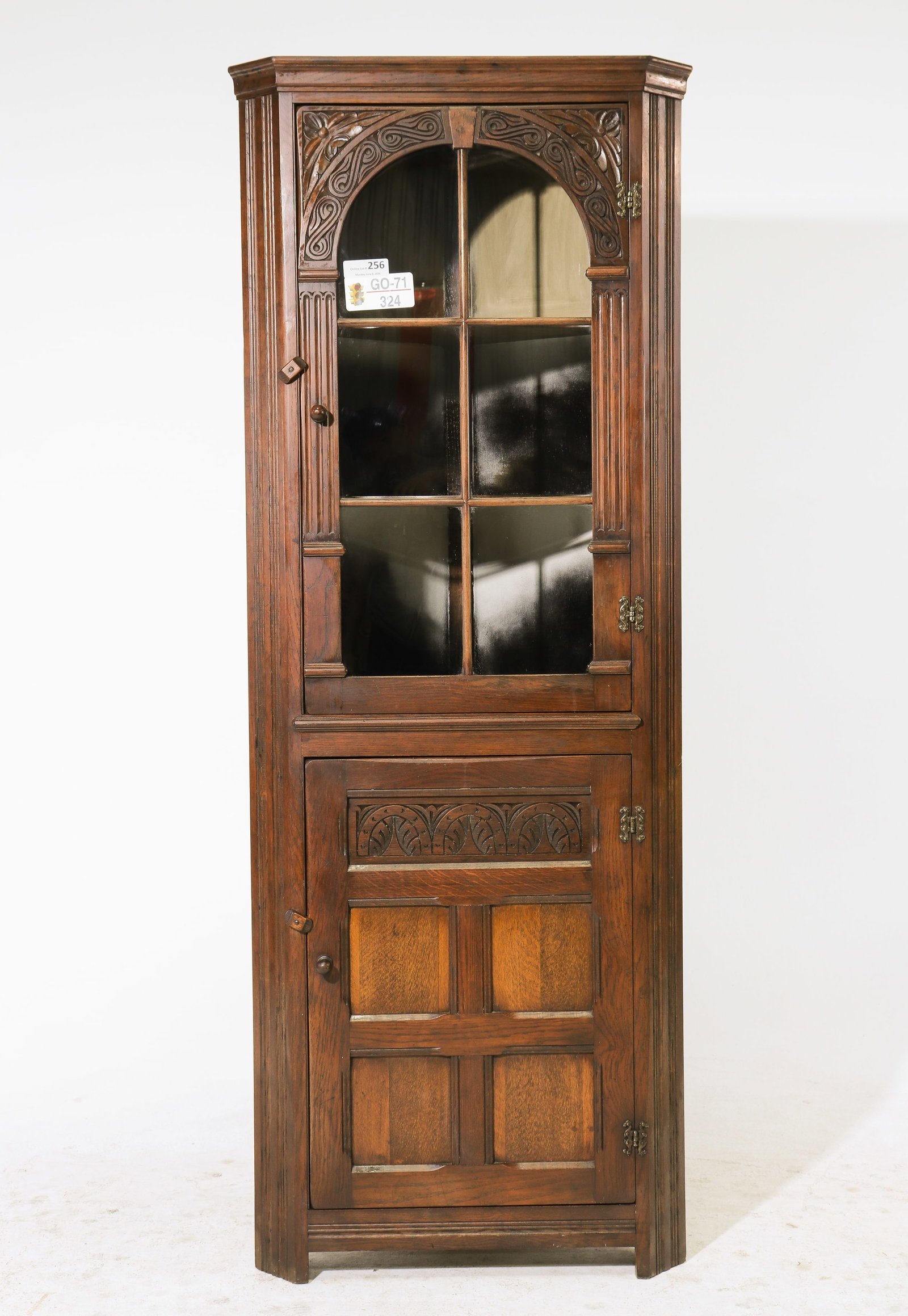 British Oak Corner Cabinet / Cupboard (1 of 5)