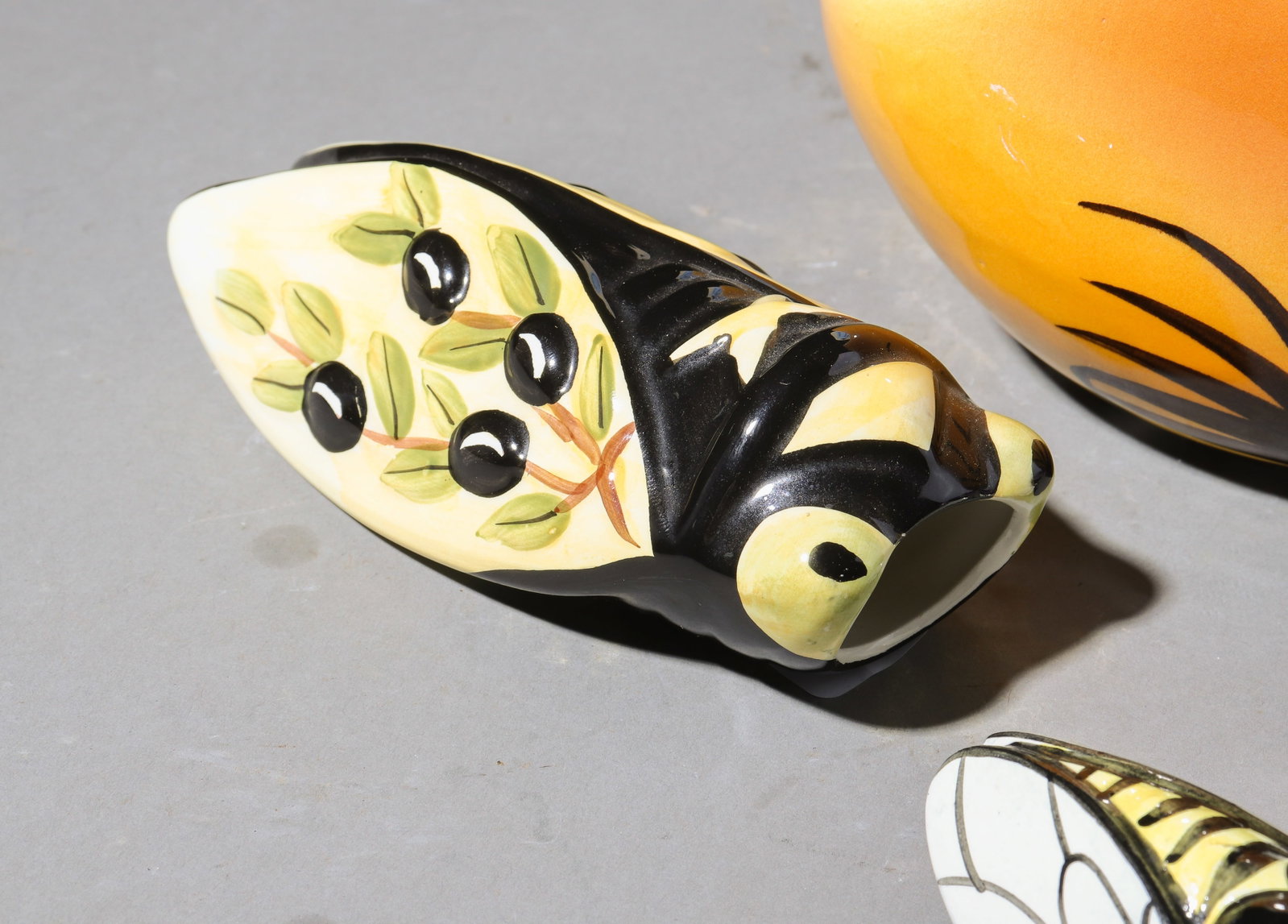 5pcs - Assorted Cicadas Wall Pockets & Basket - 4