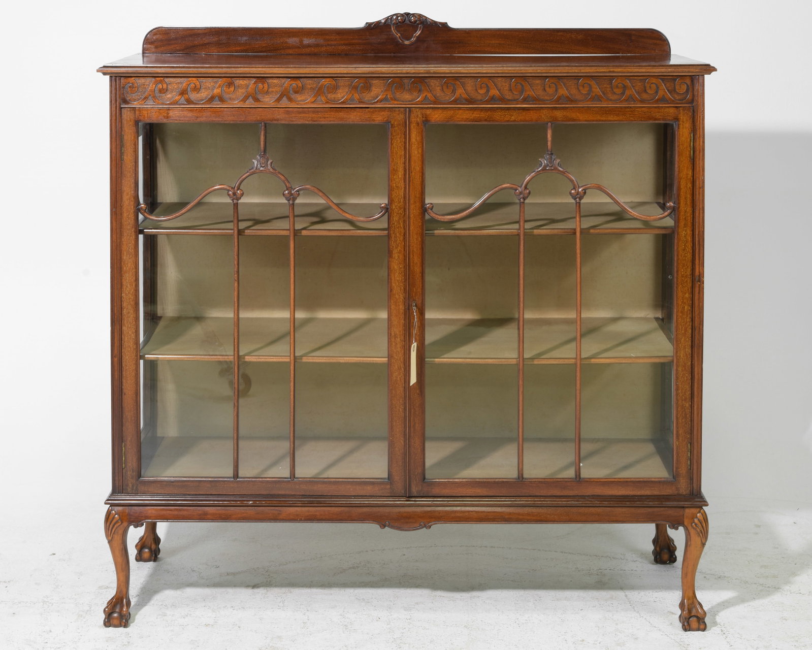 British Ball & Claw Mahogany Showcase: British Ball & Claw Mahogany Showcase / Display Cabinet c.1930's-40's - 45 in tall x 47.5 x 16