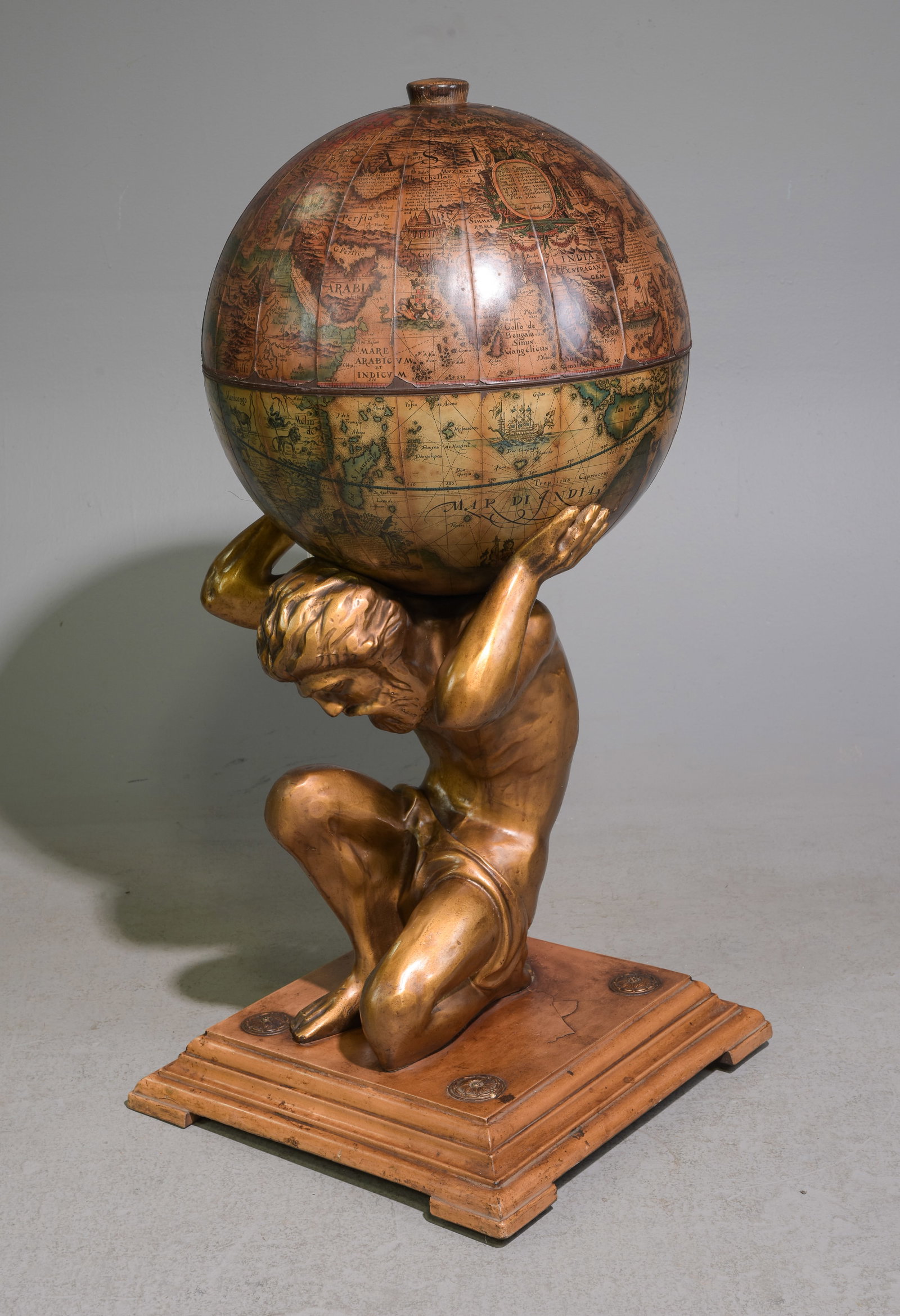 Atlas Globe Bar / Cocktail Cabinet (1 of 7)