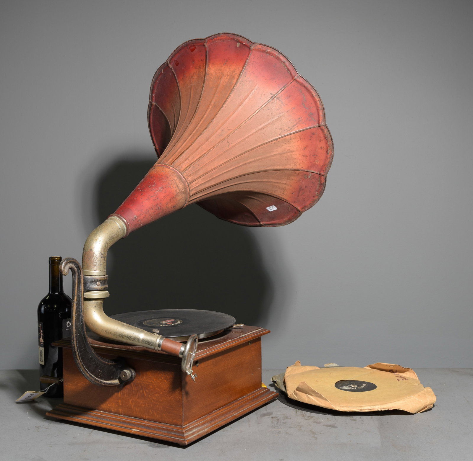 Pathe Diamond Diffuser Table Top Phonograph - 5