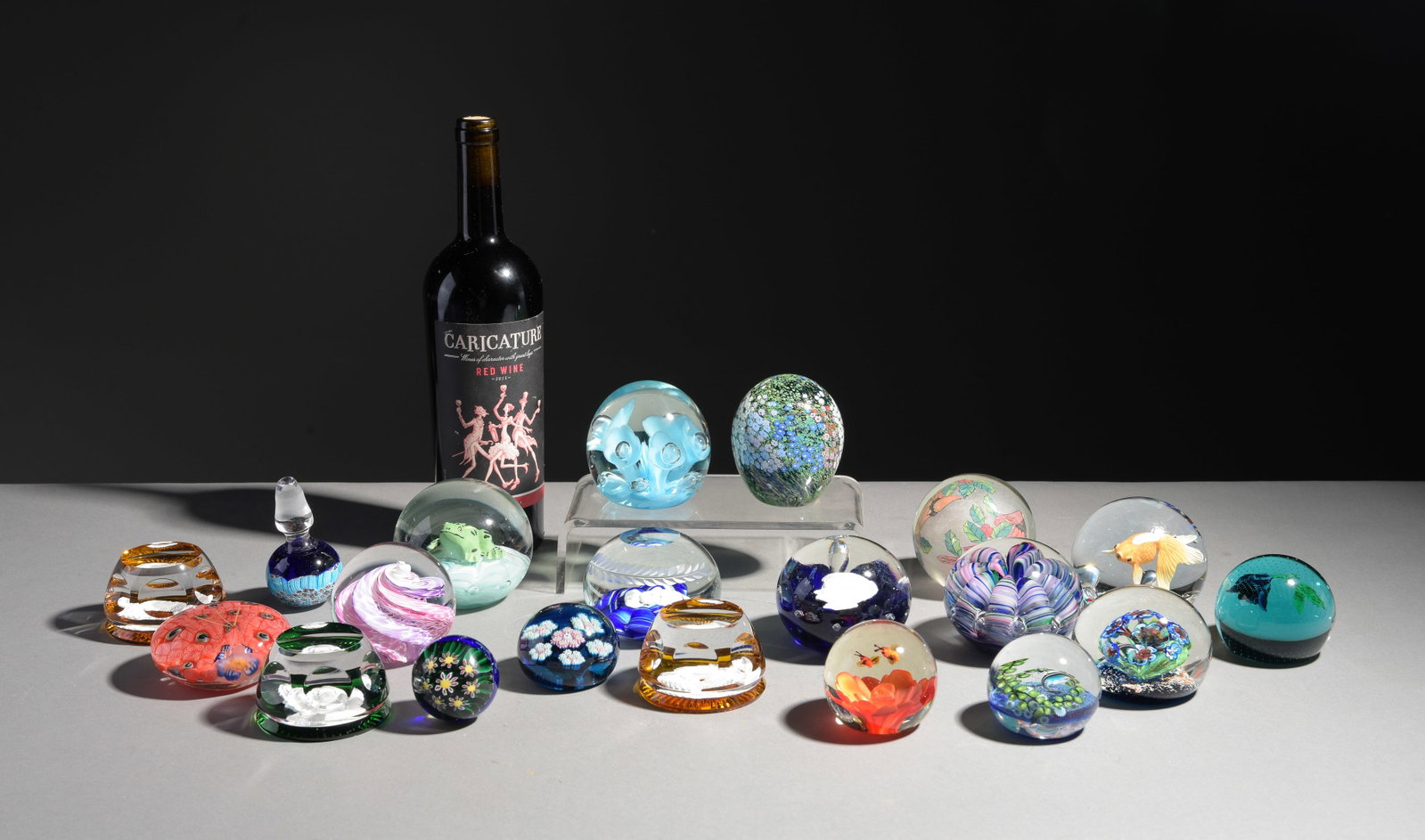 20 Assorted Hand Crafted Art Glass Paper Weights (1 of 8)