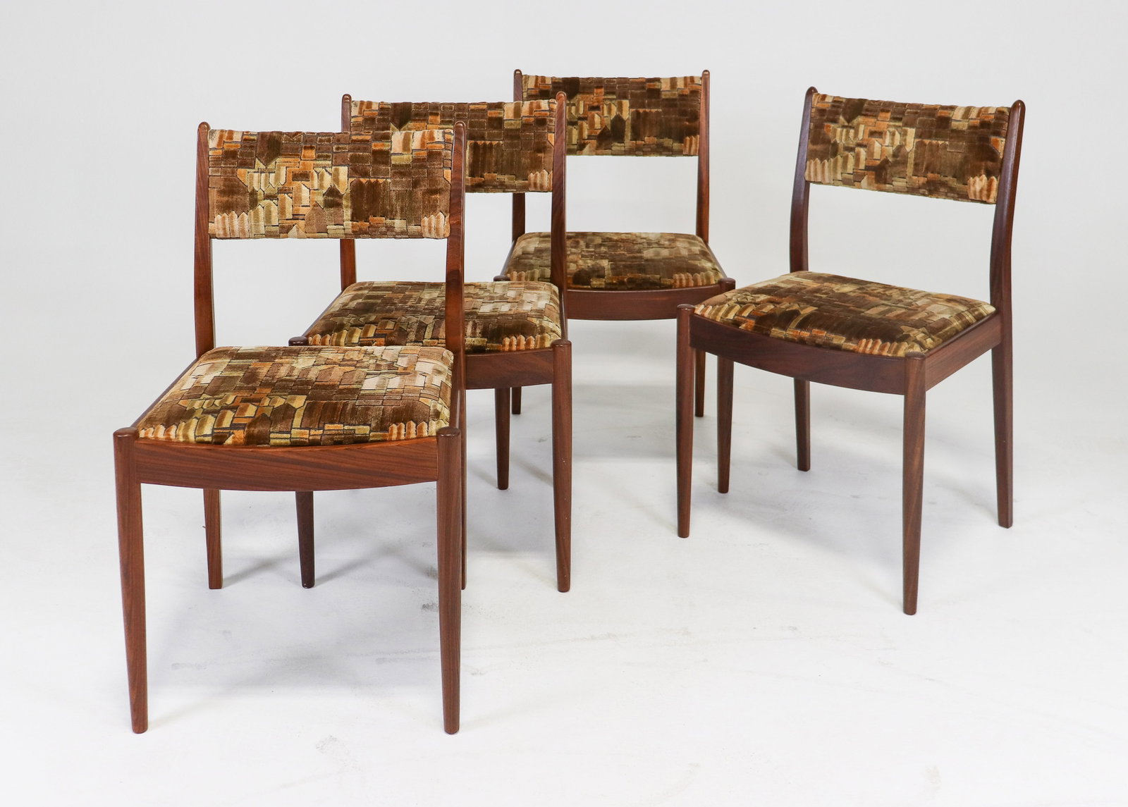 Mid Century Modern Set Of 4 Dining Chairs: Danish Modern Style Set Of 4 Dining Chairs - 32 in tall x 19.25 x 19, seat height is 18 in