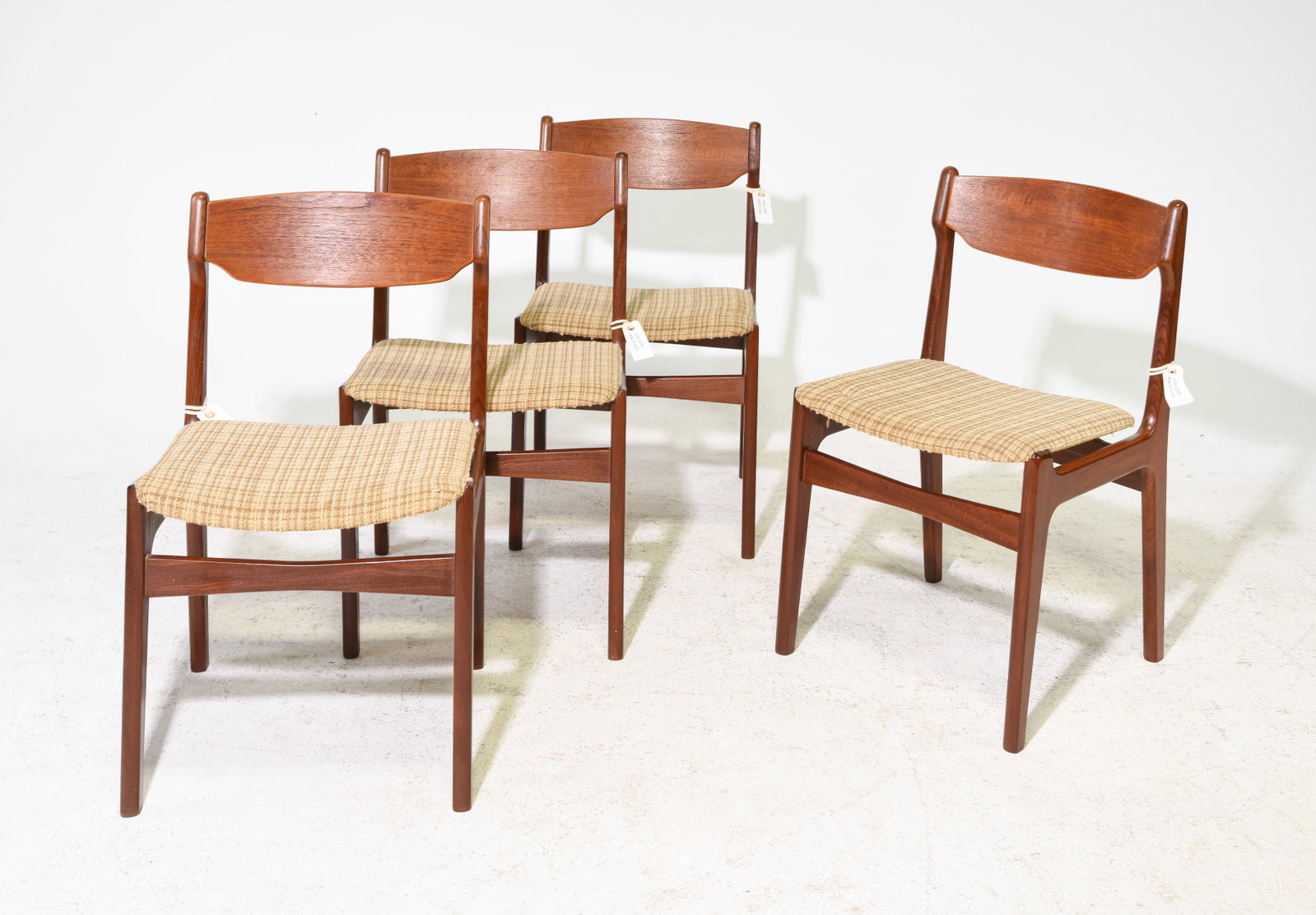 Danish Modern Set of 4 Dining Chairs: Danish Mid Century Modern Set of 4 Dining Chairs - 31 in tall x 18 x 19 each with a seat height of 17 inches