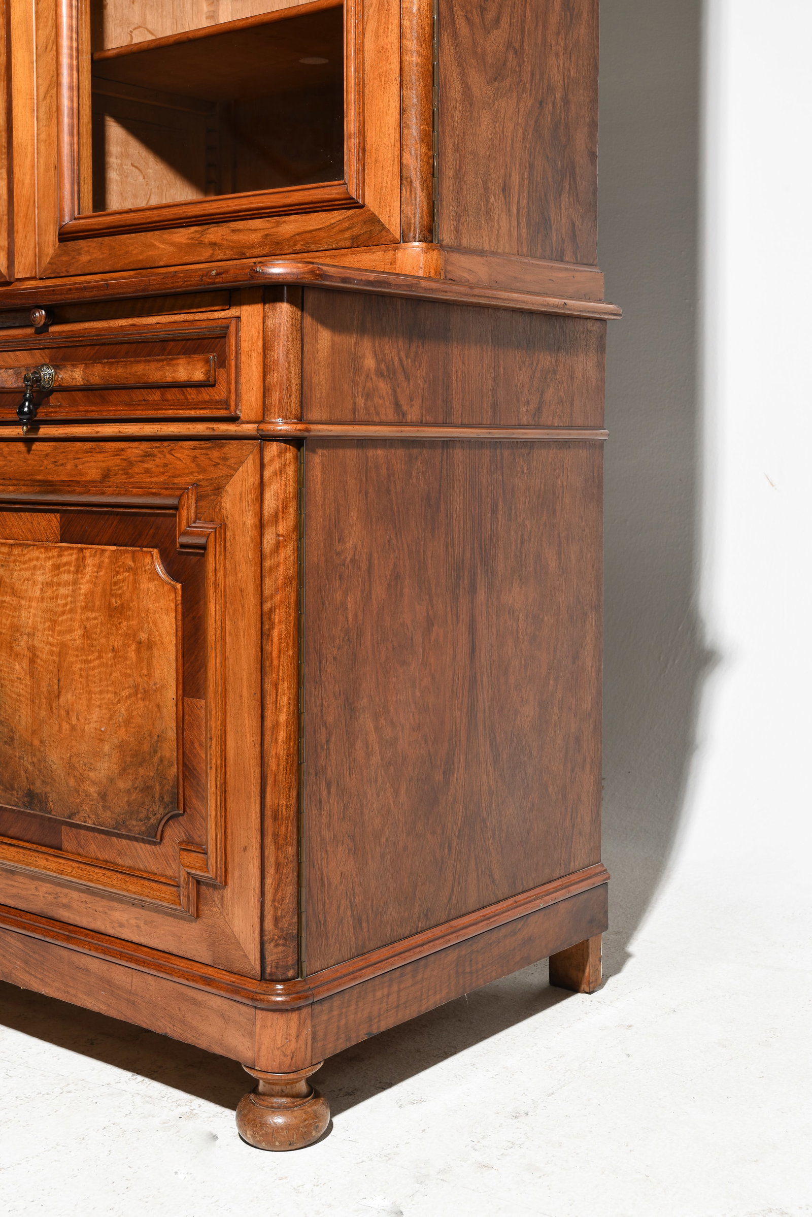 Jacobean Walnut Large Breakfront Bookcase - 6