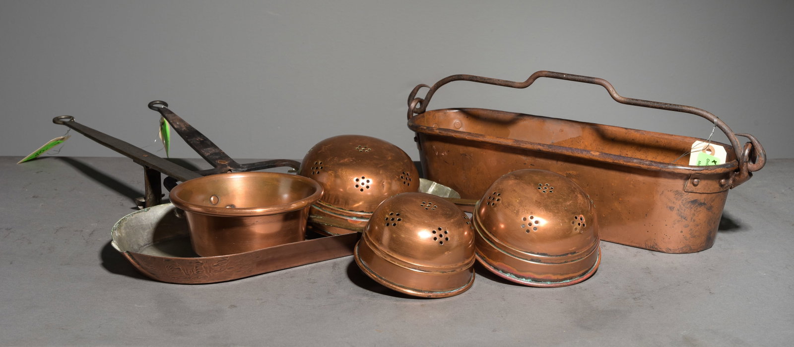 6pcs Assorted French Copper Pans, Strainers, Etc.: 6pcs Assorted French Copper Pans, Strainers, Etc. - Fish kettle is 5 in tall x 18.5 x 6 and the largest pan is 3.5 in tall x 17 x 21 - Reminder, the measurements are meant for shipping purposes