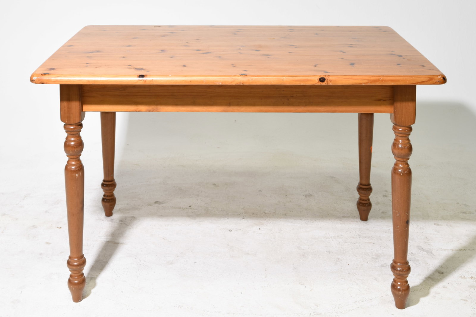 British Pine Turned Leg Table c.1970's-80's (1 of 3)